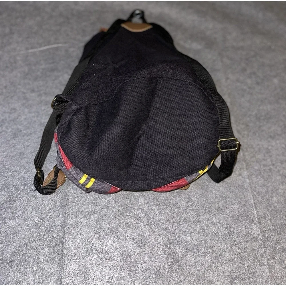 Harry Potter Hogwarts Alumni Gryffindor Sling Backpack Red Gold Striped‎ Canvas